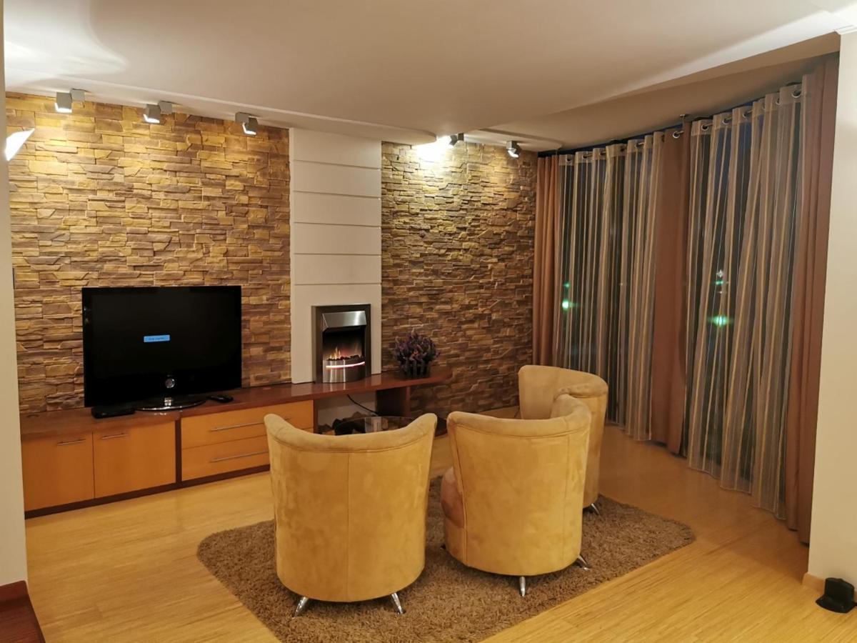 Uroczy Apartament Przy Deptaku Z Parkingiem. Polanica-Zdrój Exterior foto