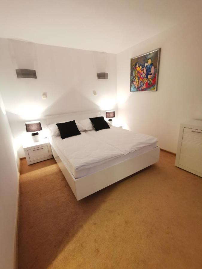 Uroczy Apartament Przy Deptaku Z Parkingiem. Polanica-Zdrój Exterior foto