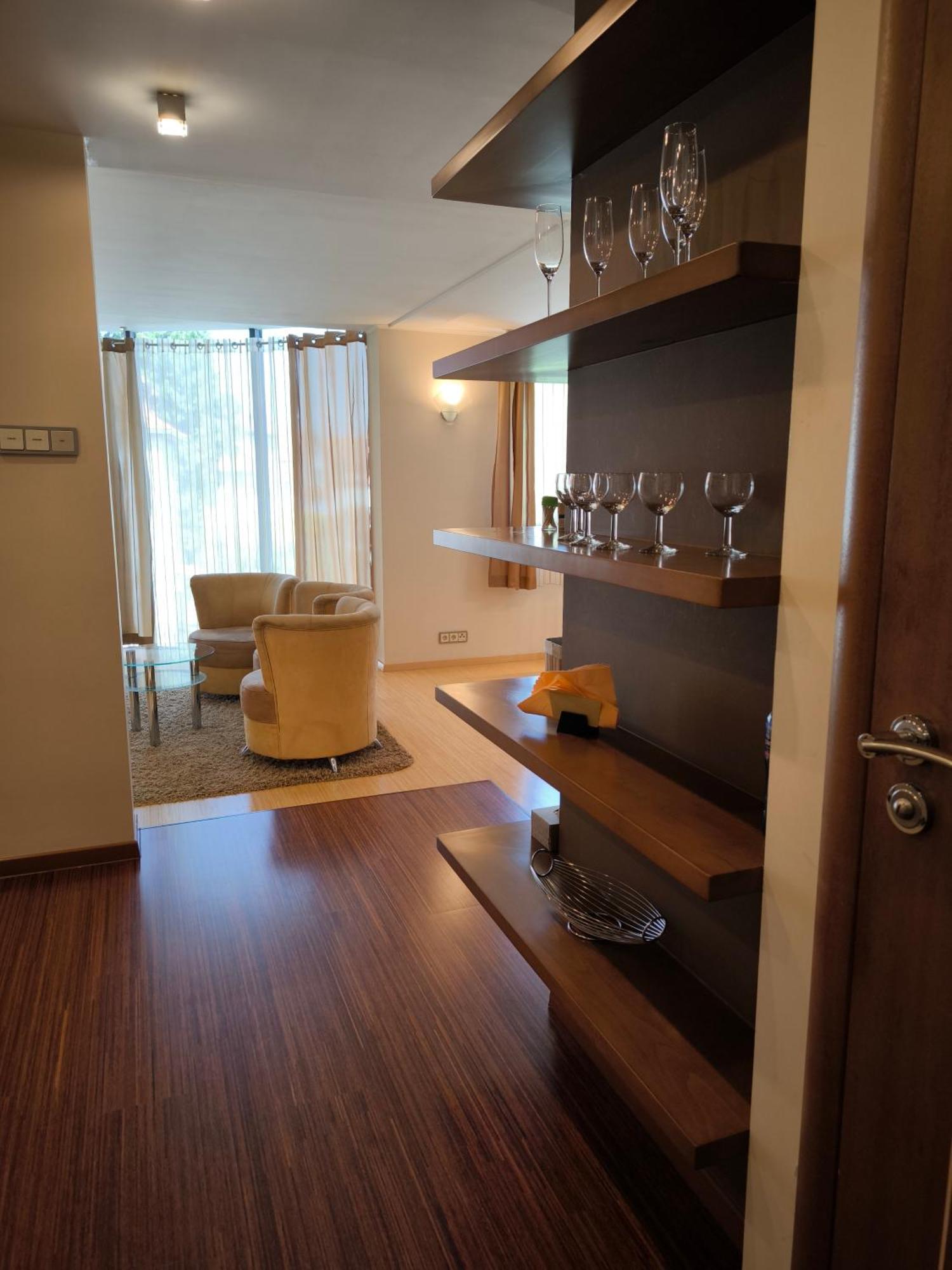 Uroczy Apartament Przy Deptaku Z Parkingiem. Polanica-Zdrój Exterior foto