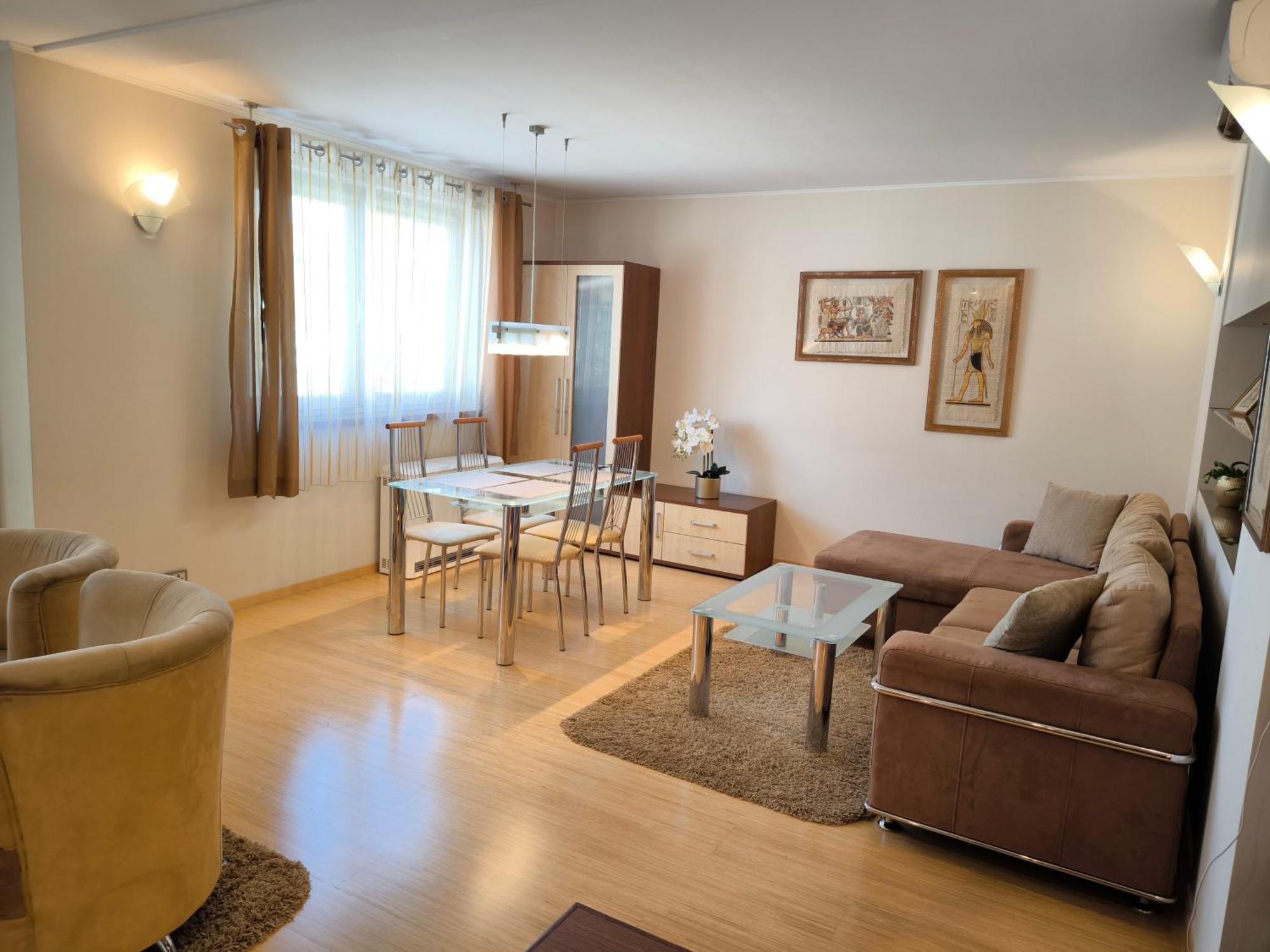 Uroczy Apartament Przy Deptaku Z Parkingiem. Polanica-Zdrój Exterior foto